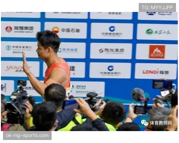 武大靖随手一张生活照就让我怀疑人生，金牌带来的气场也太不可同款了